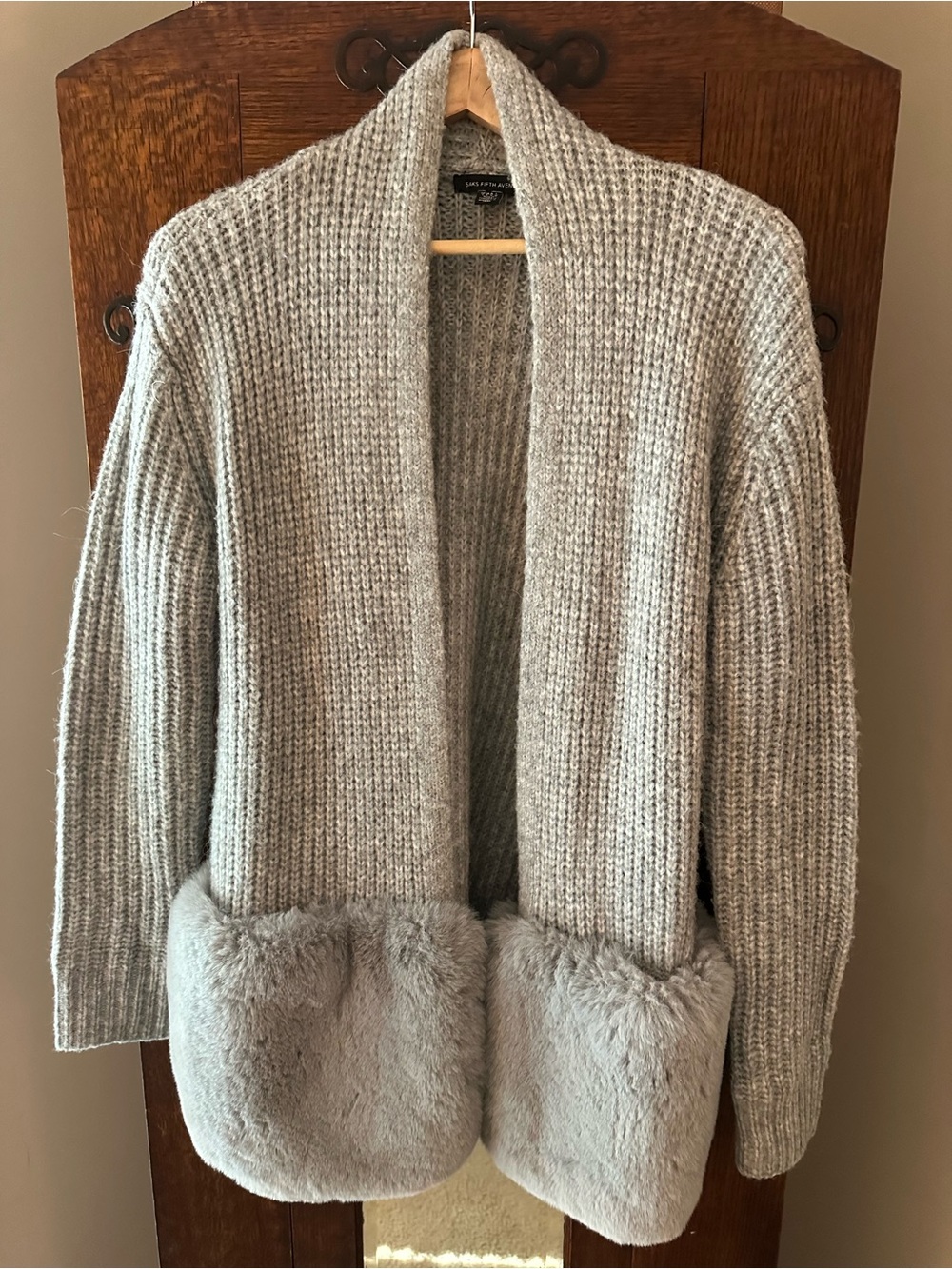 Saks Fifth Ave Fabulous Cozy Faux Fur Pocket Gray Cardigan Sweater Size Small